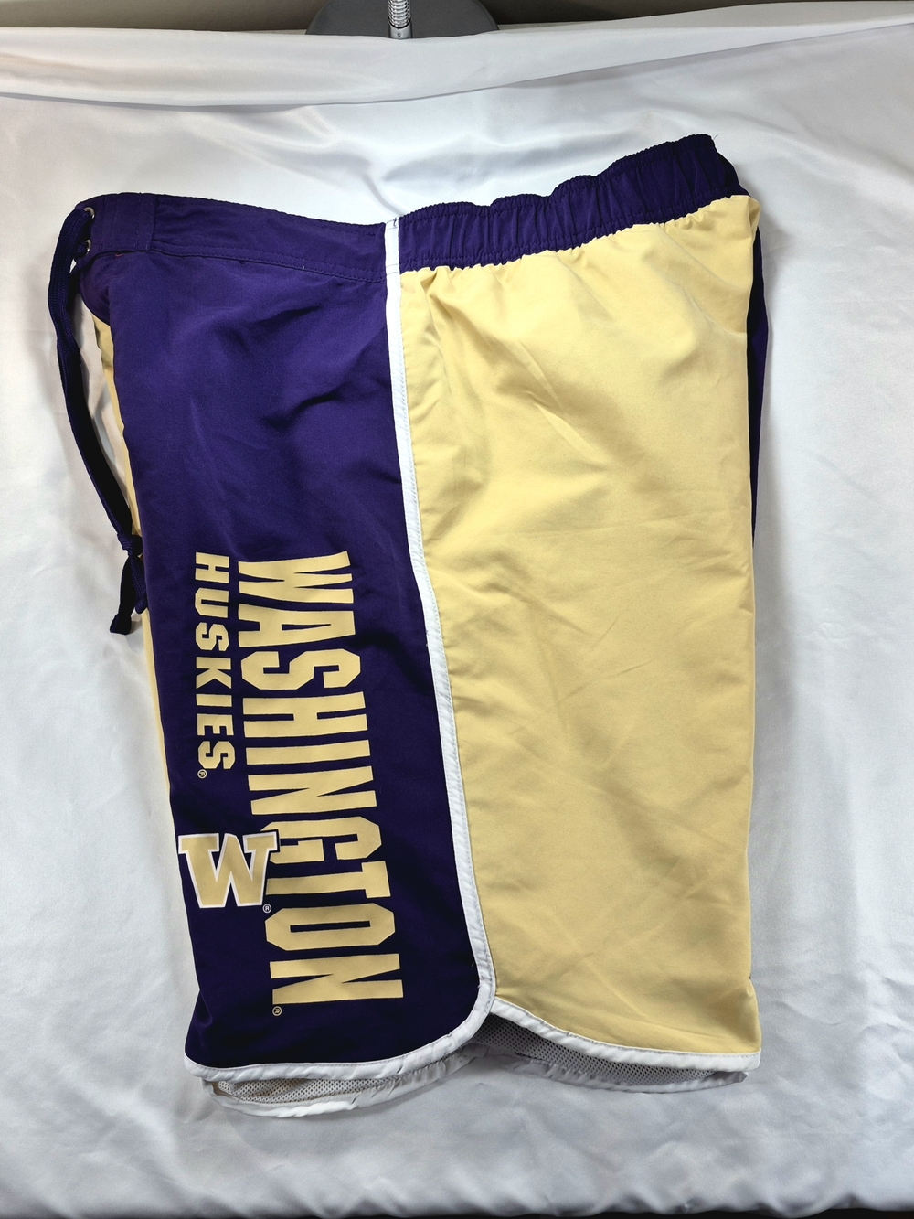 NWOT PROEDGE Washington Huskies NCAA Lined Swim Shorts - Men’s Size L